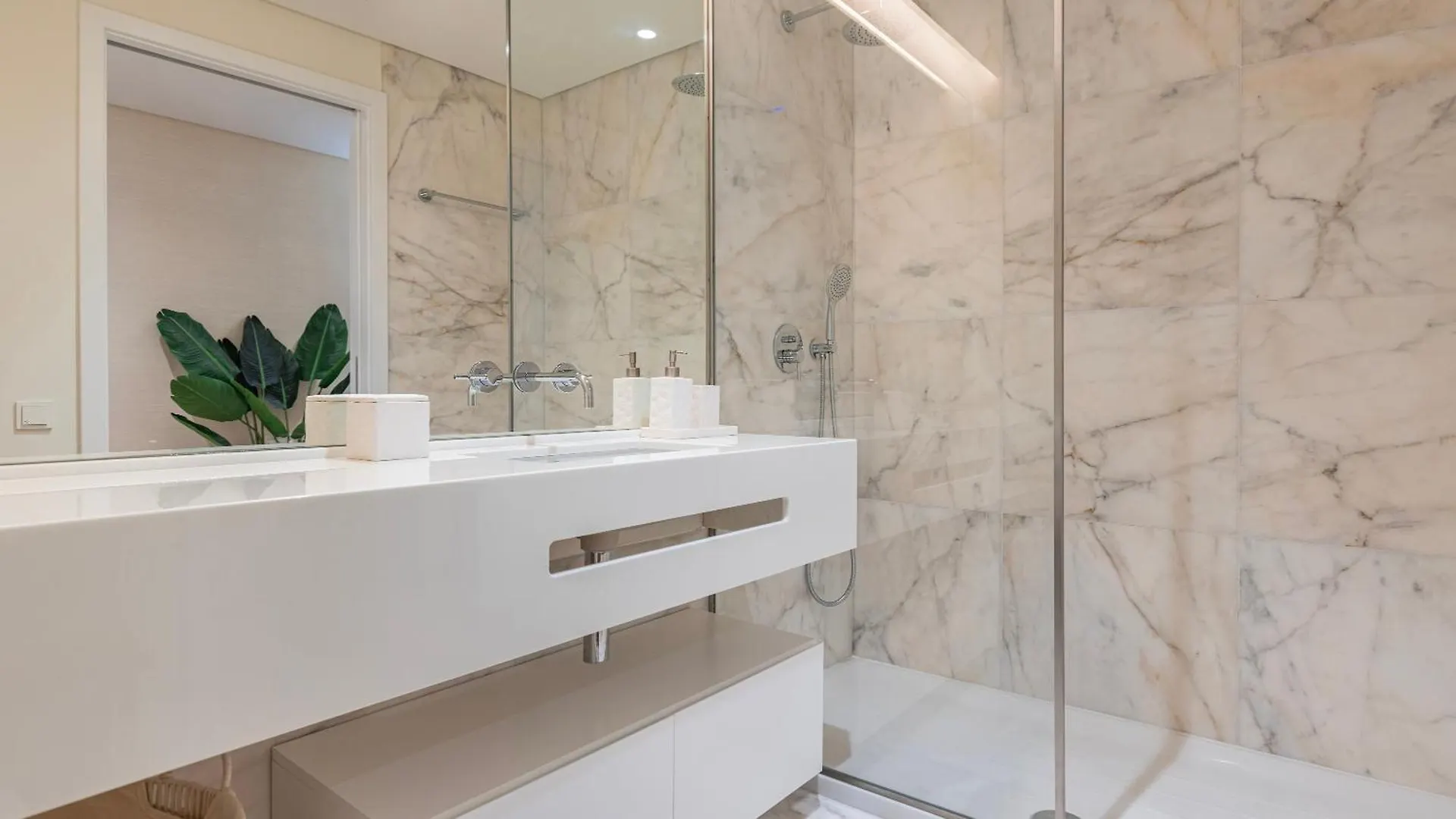 Deluxe 1 Bdr Apartment W/ Pool View By Lovelystay Lisboa Portugal